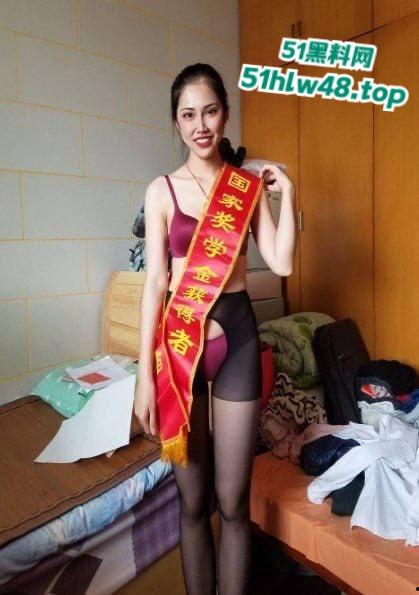 杭州师范大学【潘玲玲】校花女神,腿长逆天私下超反差成为金主的淫贱母狗,性爱自拍视频流出。-1