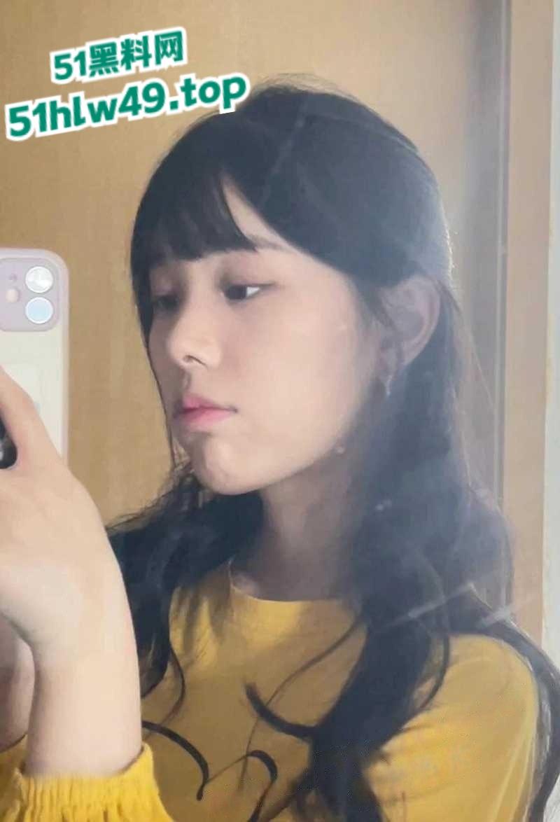 南京审计大学【黄芸】外传校花女神，甜美脸蛋C杯傲胸柳腰翘臀，不雅视频疯传，大尺度炸裂让人脸红心跳。-1