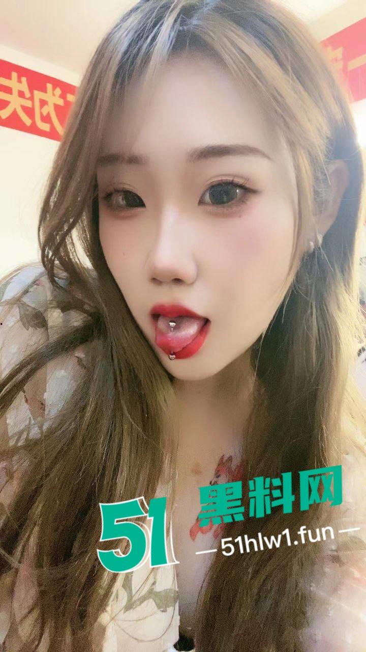 九州职业技术学院〖陈多米〗与男友做爱口交视频泄密流出 边口边被工具暴力插穴 骚货母狗爽到飞起-1