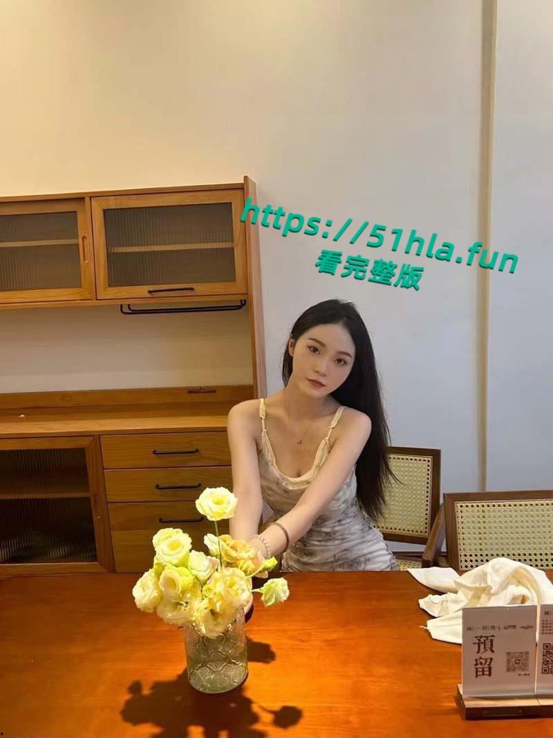 上海高颜值幼师【刘雨菲】人前女神人后贱母狗,炮友调教成精盆马桶,戴口球求草无比的反差!-6