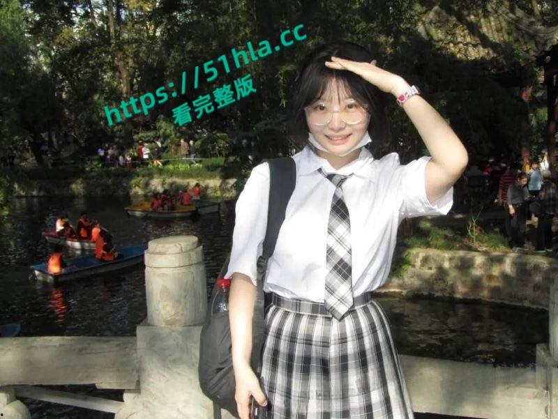 贵州安顺母狗【李丽】聊天记录及假期约炮曝光,白嫩巨乳学生妹骑乘榨精,呻吟娇媚淫荡不堪!-2