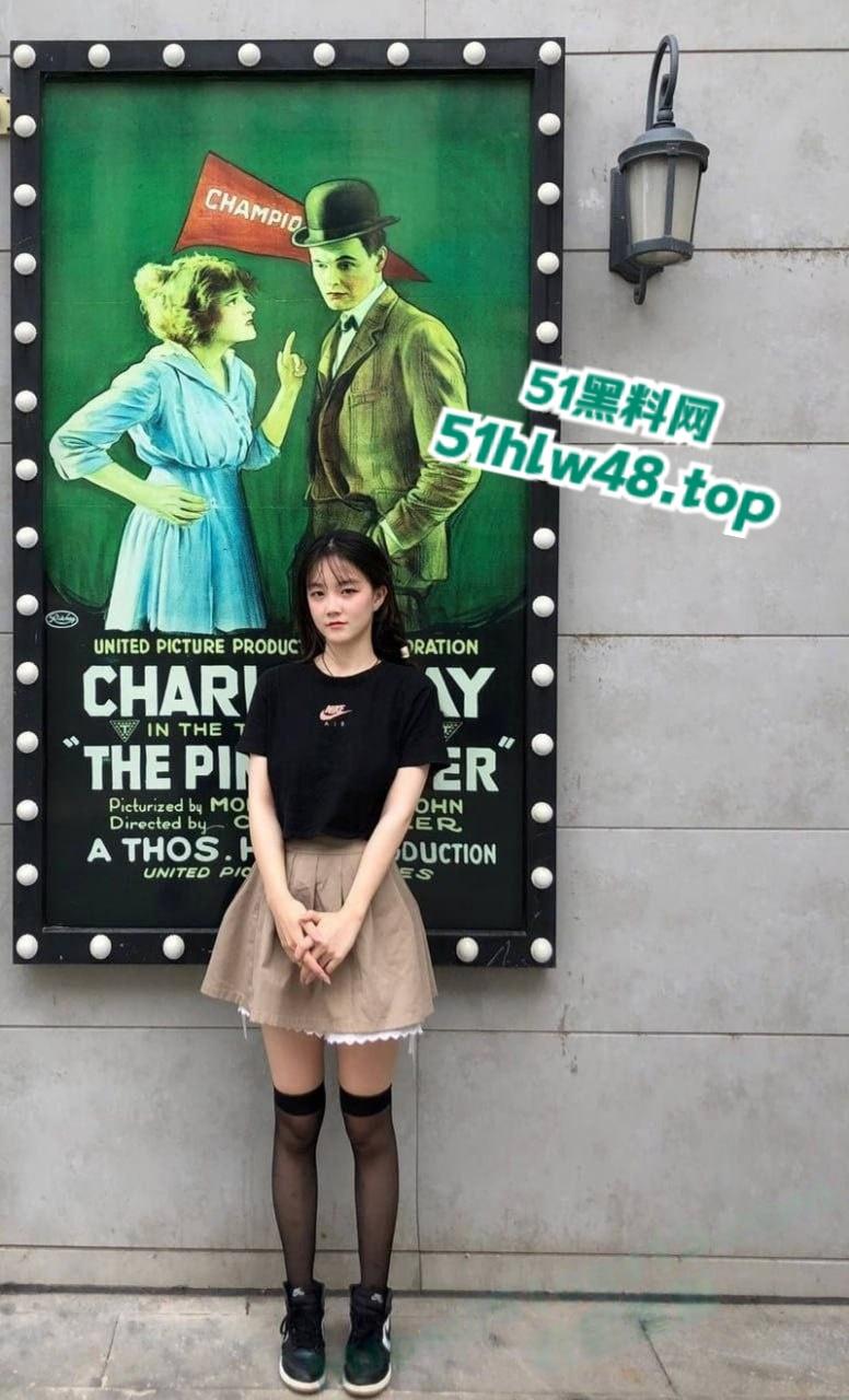 浙江传媒校花【吴雨萌】颜值超高的尤物,骑乘扭腰浪叫不断大奶晃动口技炸裂,浴室激情戏码让老司机集体破防!-7