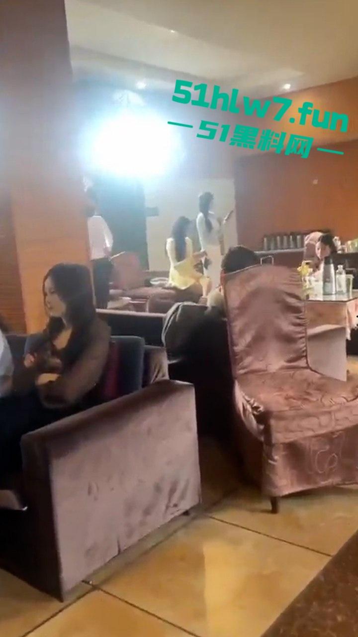 四川绵阳大青龙纯炮场美女如云,不惧扫黄行动顶风作案照样出台卖逼引发网友们的羡慕。-5