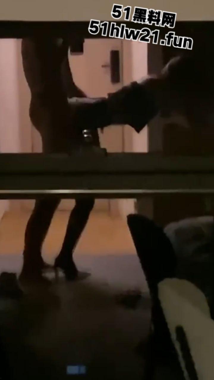 杭州性感母狗【王晓冰】身材超赞的长腿女神,纤细高挑的模特酮体让多少人沦陷其中,做爱视频流出。-2