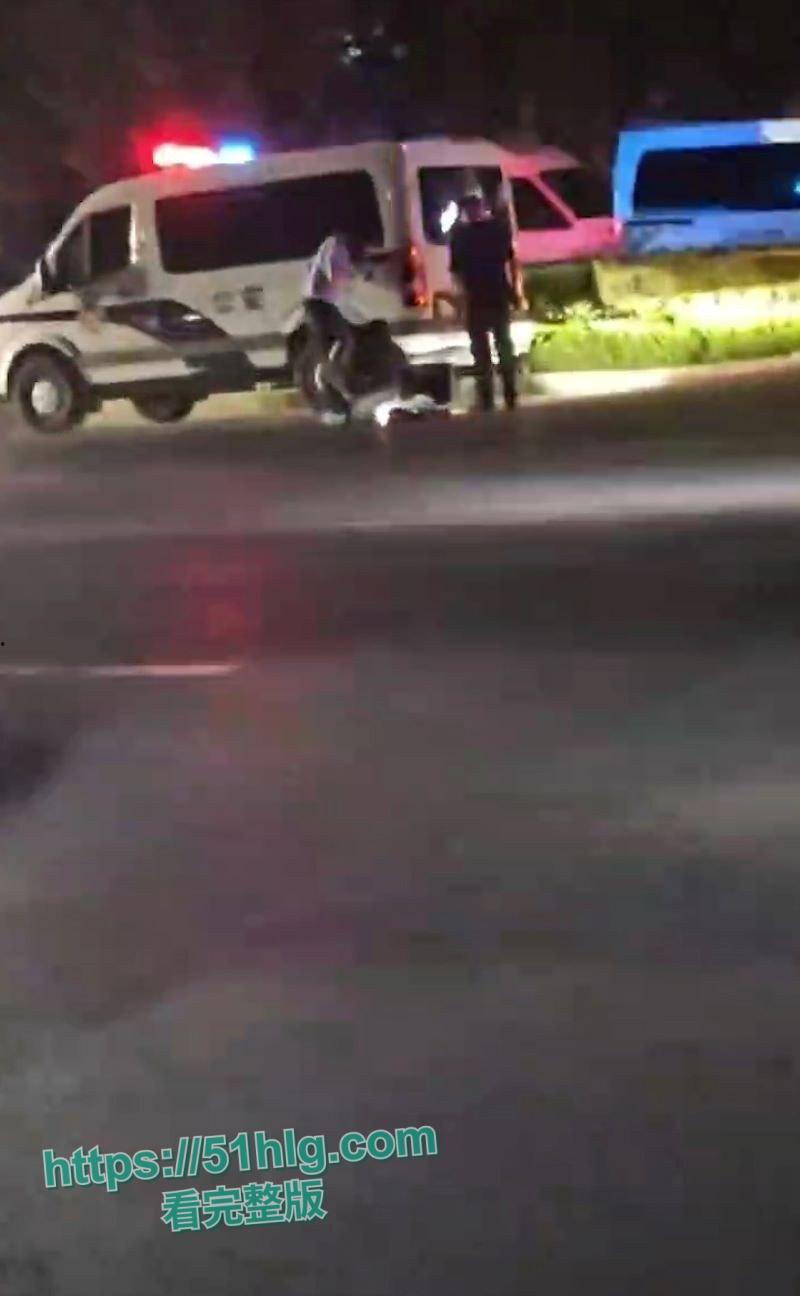 【山东诸城】繁荣路惊现死人头!伫立在马路中央周边血迹斑驳,路过行人被吓的当场昏厥,胆小勿入!-2