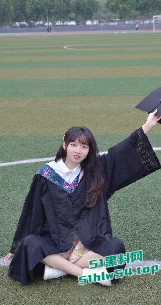 清纯女大学生露脸遭男友在酒店调教,白嫩小穴被男友猛操,后入扣逼跪爬娇喘高潮!-2