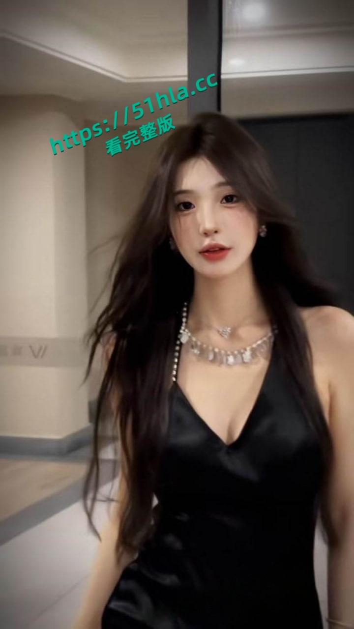 抖音600万粉丝女网红【若琳pepper】漏点风波!直播真空连线故意漏点,微露粉嫩大奶尽显淫态诱惑感拉满!-5