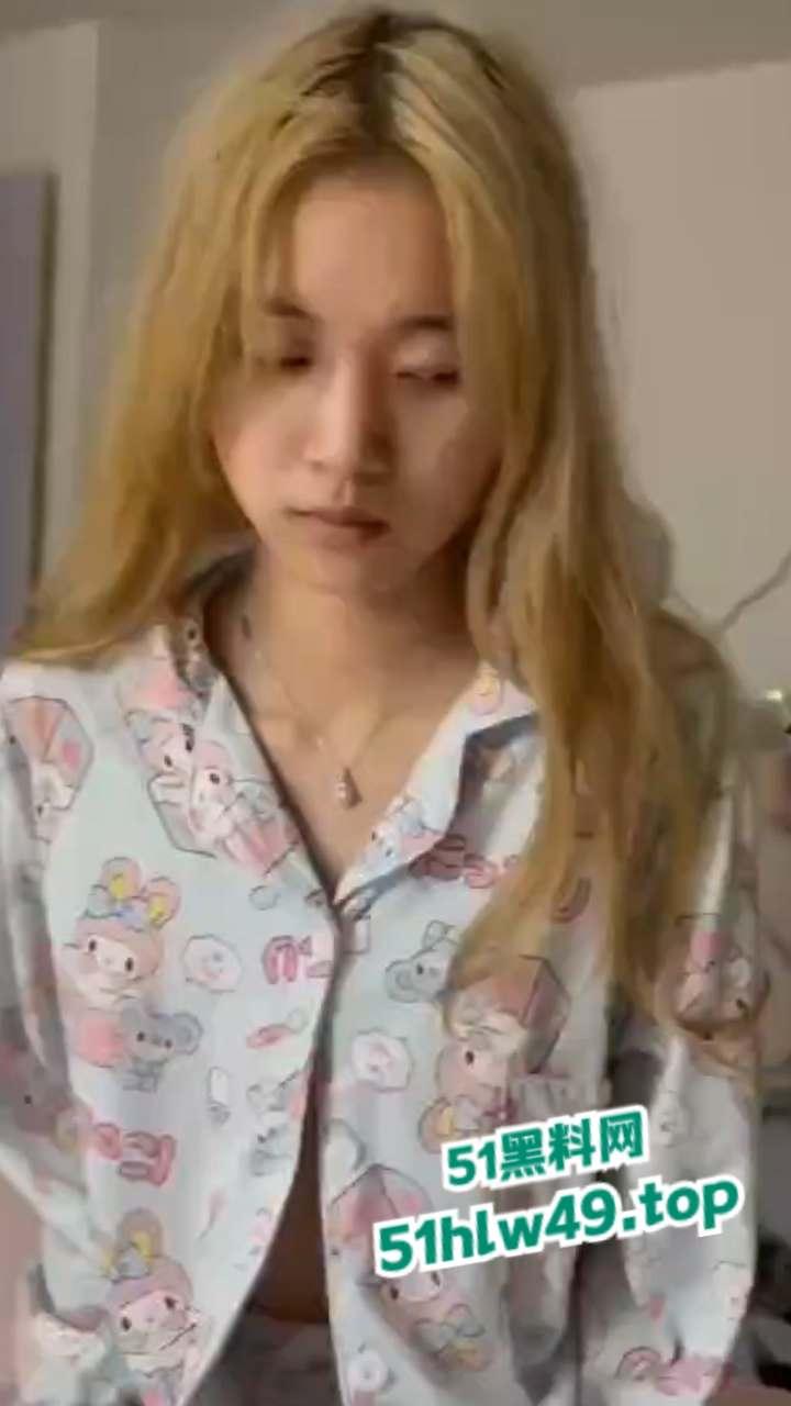 重庆女网红【玲乃酱】装处女欺骗老实男,当鸡上瘾恋爱期间还背着男友卖逼赚钱。-2