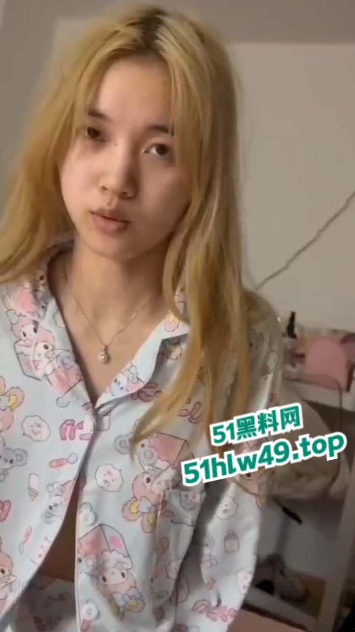 重庆女网红【玲乃酱】装处女欺骗老实男,当鸡上瘾恋爱期间还背着男友卖逼赚钱。-3