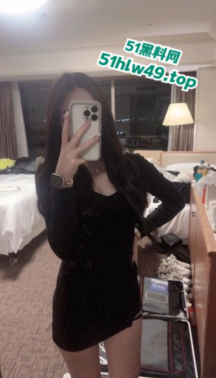 抖音知名性感母狗【滨海徐记面馆老板娘】粉鲍肥臀身材一流,晚上喜欢会讨好榜一大哥的鸡巴。-6