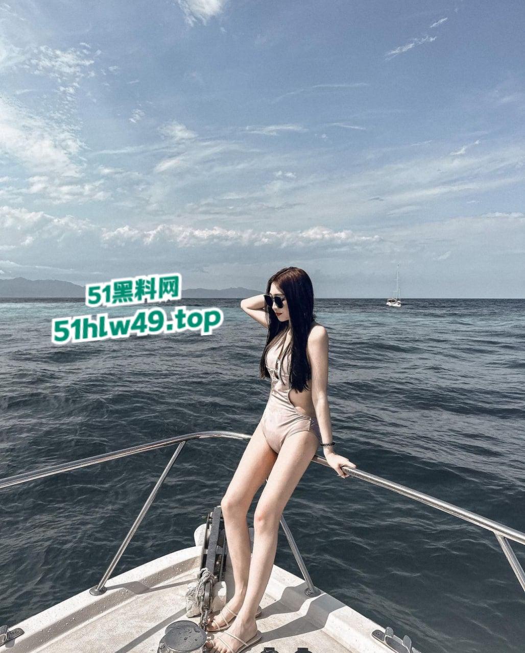 抖音知名性感母狗【滨海徐记面馆老板娘】粉鲍肥臀身材一流,晚上喜欢会讨好榜一大哥的鸡巴。-8