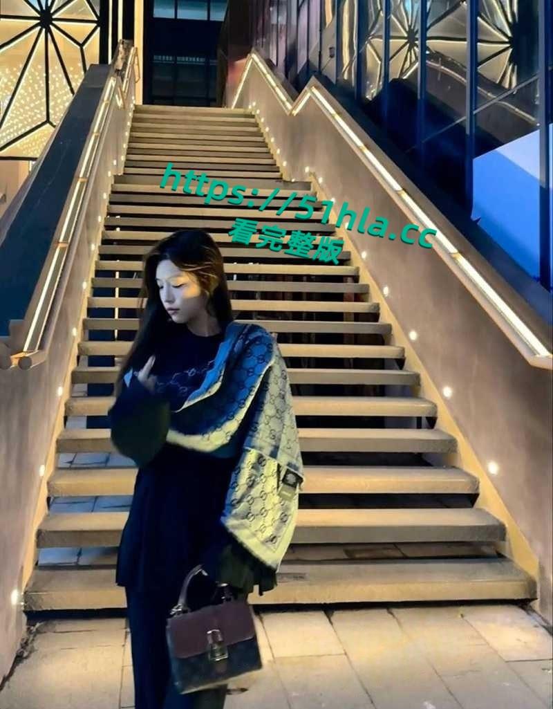 推特大神【一杆钢枪】约炮南昌一字马做爱舞蹈老师，枪枪到底爽的炮架子叫的人骨头都酥了！-3