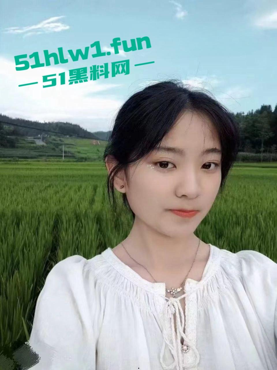 贵州财经商务英语大一妹子【常雪】私密视频流出,清纯外表反差巨大,这骚操作真没看出来!-7