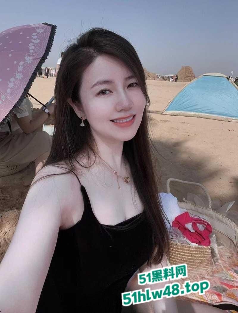 上海极品少妇【陈雪】40岁的骚货单身不婚,玩得比谁都浪很会保养经常3P约炮骚的没边。-2