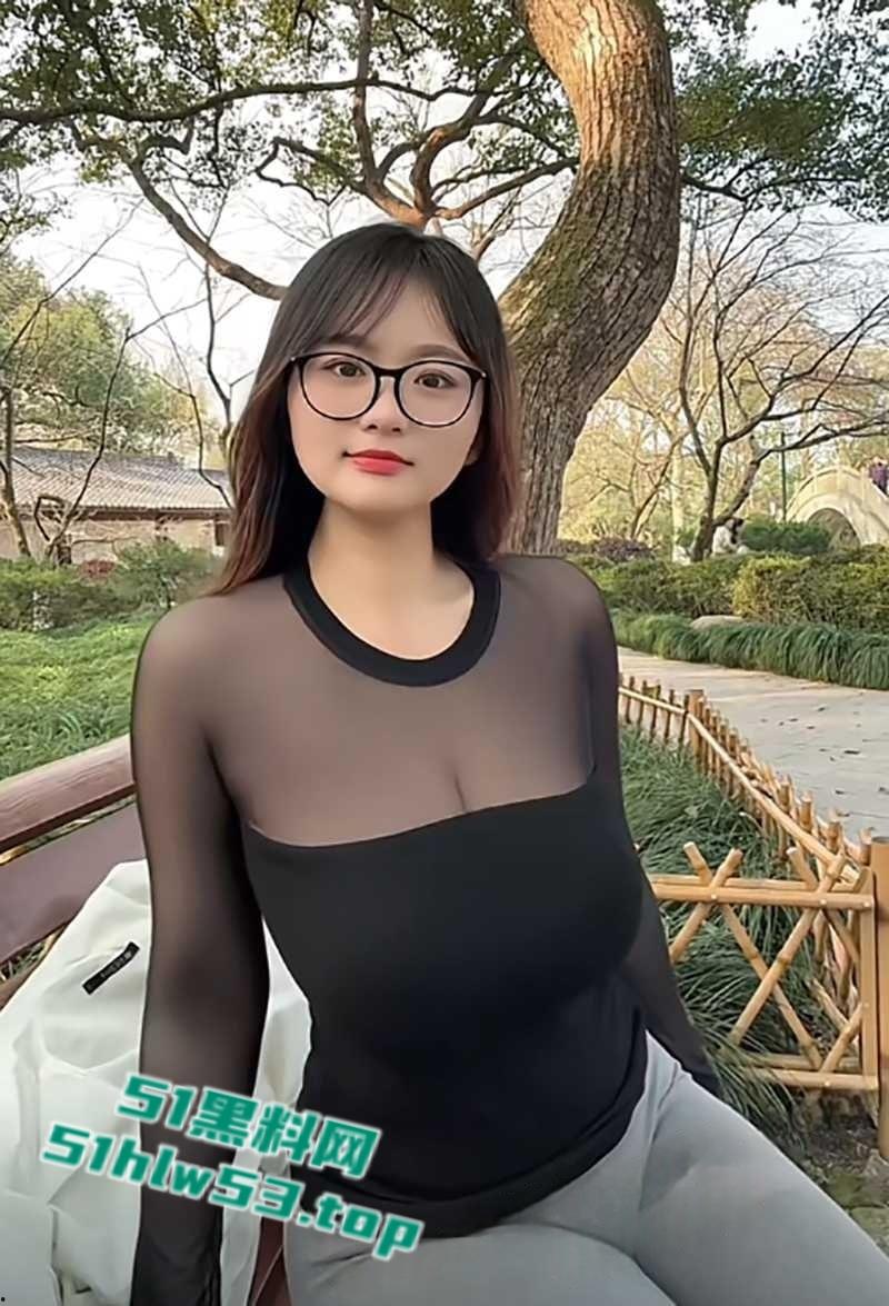 抖音健身御姐【大晴暴脾气】裸聊视频被曝70万粉网红，竟也捞金卖逼揉奶露穴骚妻冲天啊！-4