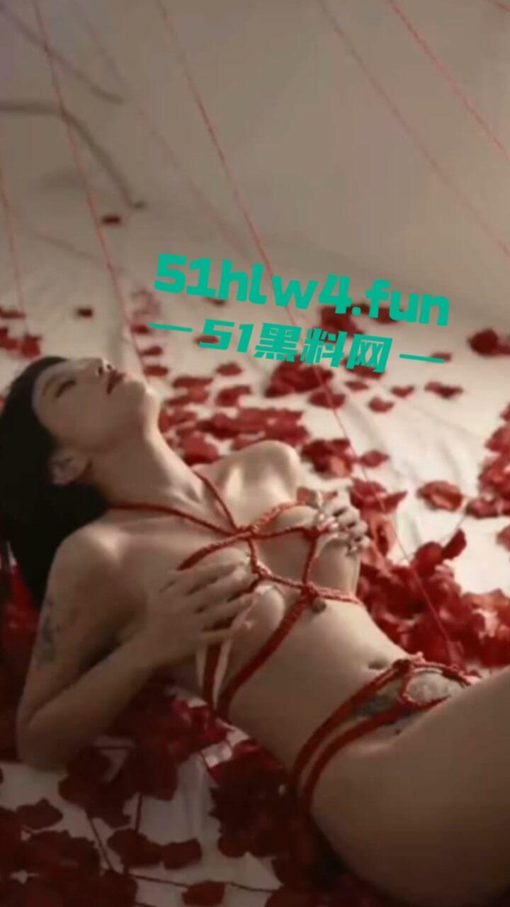 瓜友求稿【鱼神】抖音百万粉丝博主,魔鬼身材极品尤物,蜂腰翘臀大长腿微密圈绳索艺术调教福利流出。-1