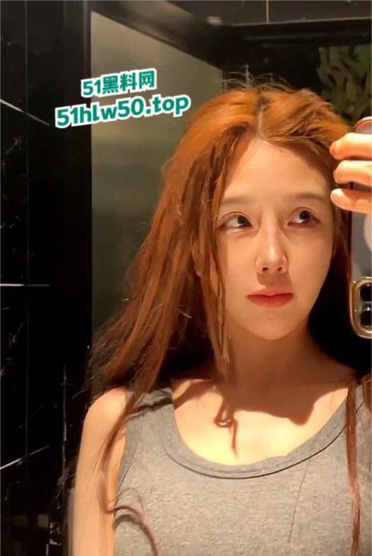 抖音小网红变身高级鸡,黑龙江高端外围一男戏三凤,黑丝开裆裤随便抽插另类刺激!-5