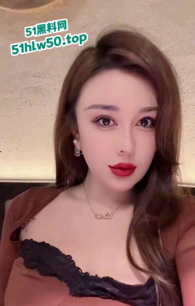 抖音百万大奶少妇网红【大诗瑶】重磅独家露脸福利流出,被金主疯狂抽插内射!-1