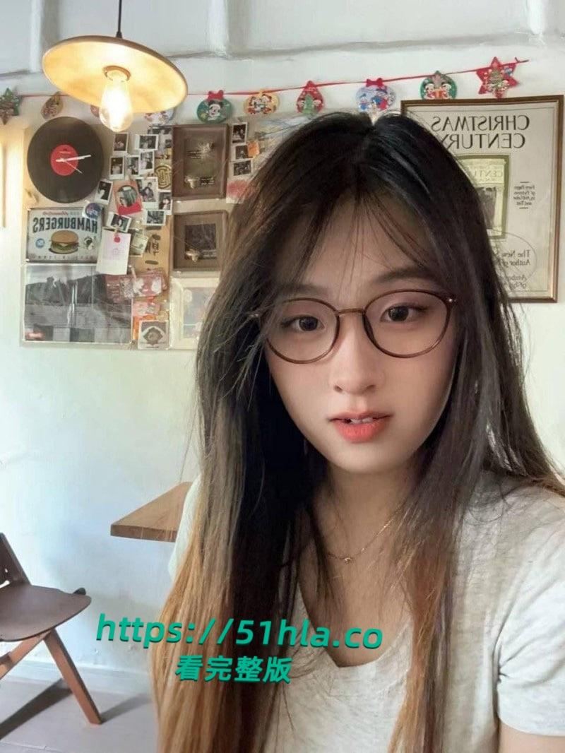 福建泉州反差眼镜妹【林韶琪】M属性极强,男友胯下按头深喉,满脸淫靡期待精液滋养!-1