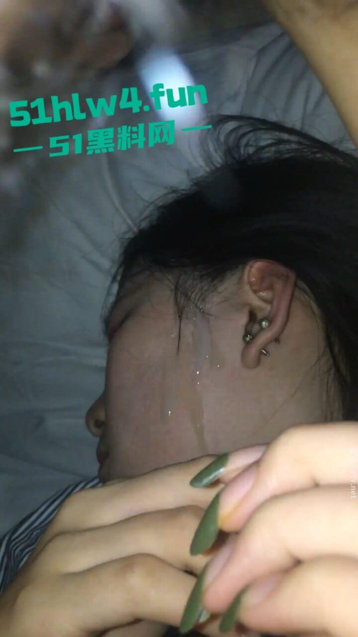 迷奸重庆房产女销售,良家人妻【梁柯琳】为了卖房陪客户吃夜宵竟被下药后迷奸 全程视频流出。-2