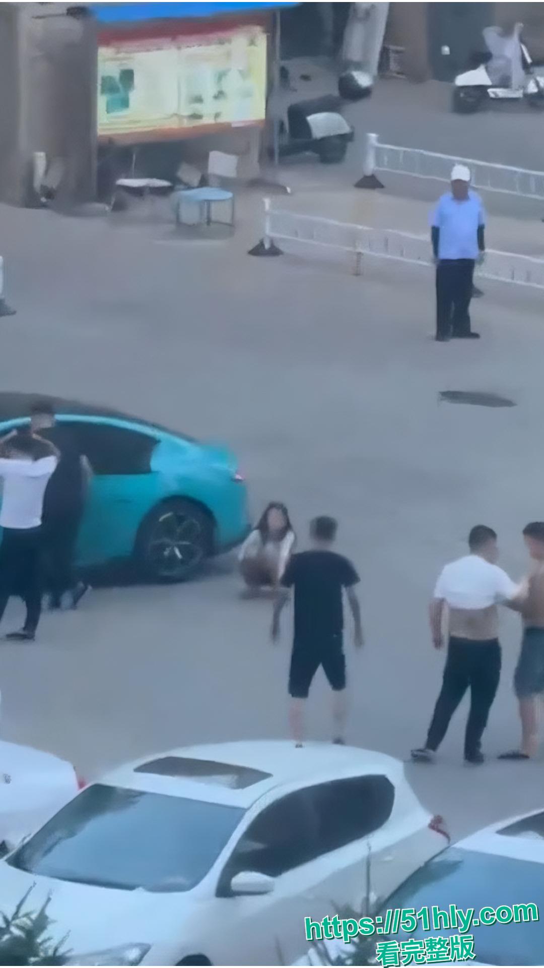 东营小米su7车头男同大战脱裤猛干贱狗 女人旁观傻眼 路人围观拍照 完整野战视频曝光-2