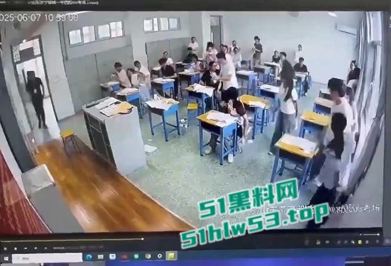 山东邹城一中高考考场,小伙因答不出题自暴自弃发狂撕毁多人试卷,监考老师都懵逼了!!!-7