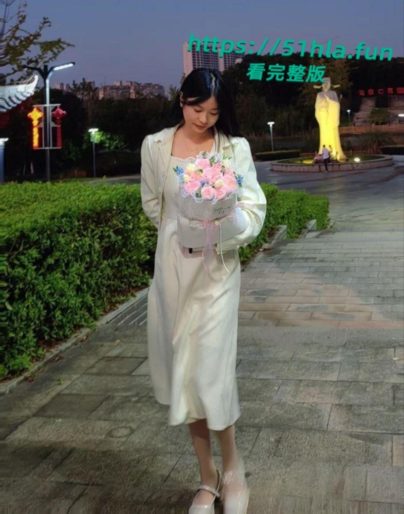 江西抚州英语教师【Jessica】不雅视频曝光,白嫩大奶被不停揉捏,肥臀嫩逼紧裹肉棒淫荡十足!-3