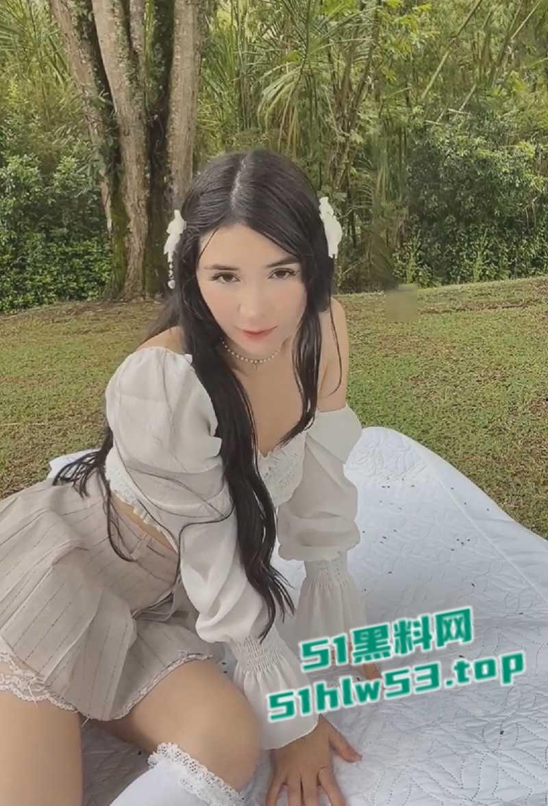 TikTok中美混血网红【Catsara】下海黄片流出,绝美尤物车震抠逼自慰,户外露出骑乘假屌!-4