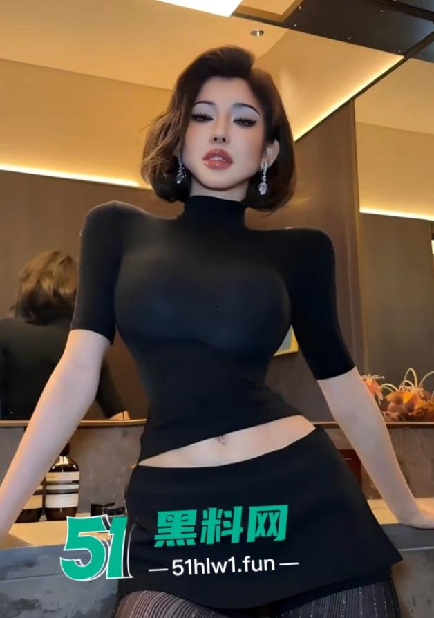 抖音欧美范女神【夏蓝】2分钟床上骚片爆红,娇喘浪叫比苍老师还销魂,粉丝被绿得彻底!-3