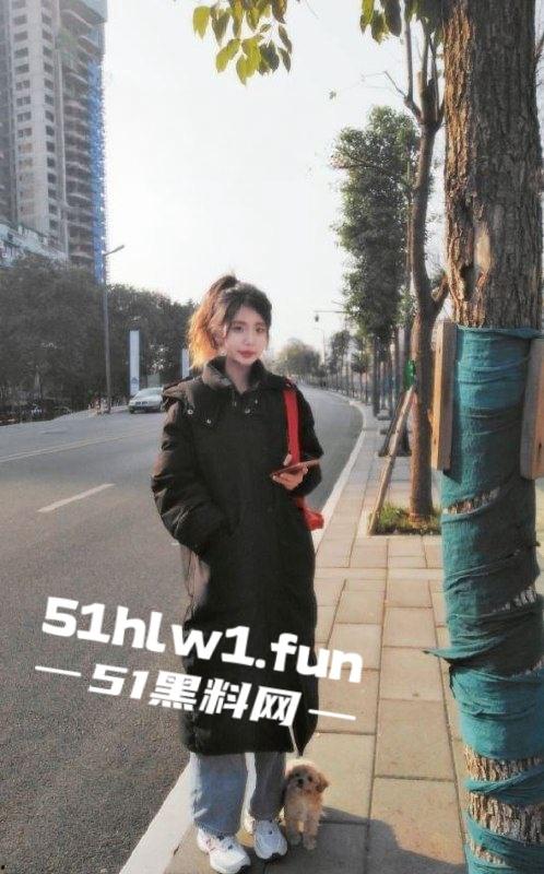 抖音网红【诺崽超甜甜甜】四川母狗被爆不雅行为,连夜删光作品,改名改性别玩消失!-3