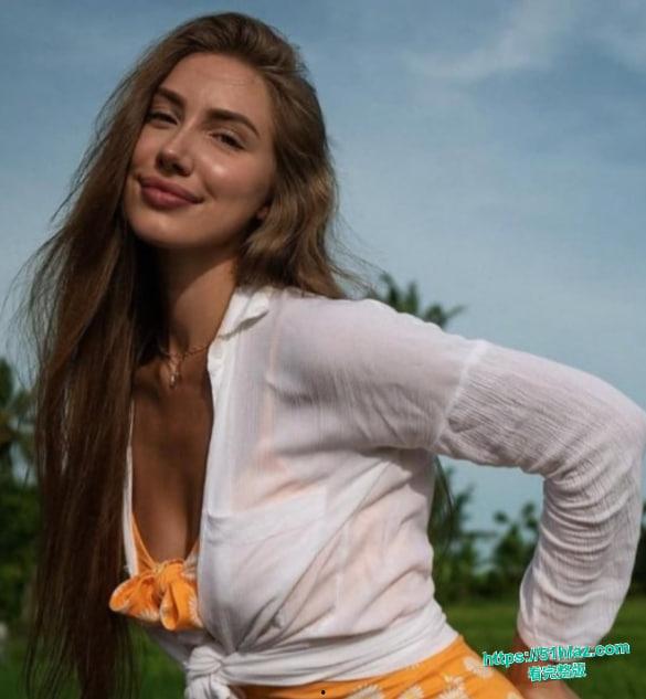 俄罗斯极品御姐 EmiliaBunny 化身跪舔狂魔 深喉锁喉猛吸鸡巴 无套狂操嫩穴吞精爆射-4