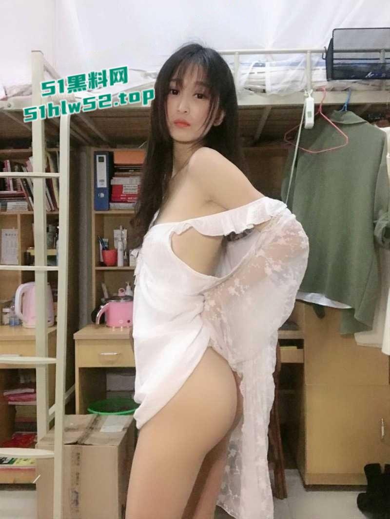 泸州西南医科大反差学妹【杨冰瑶】宿舍情趣自拍,与炮友激情性爱口交视频泄密!-6