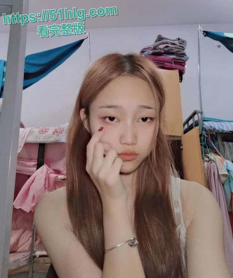 【四川】清纯厂妹的狂野转行,沦为男人的极品泄欲炮架!床技狂野,露脸口交风骚程度堪比资深骚鸡-1