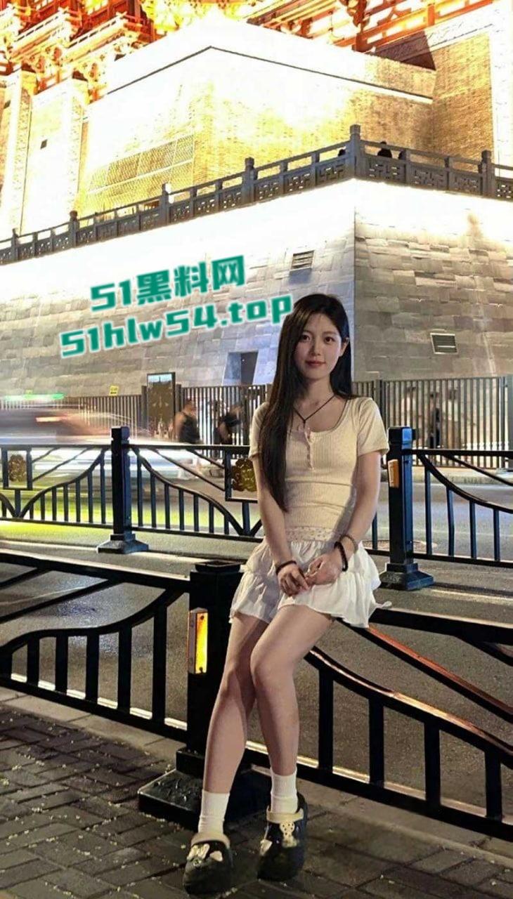 西安清纯学生妹【王思涵】被男友调教做爱视频曝光,完美露脸表情既享受又风骚!-3