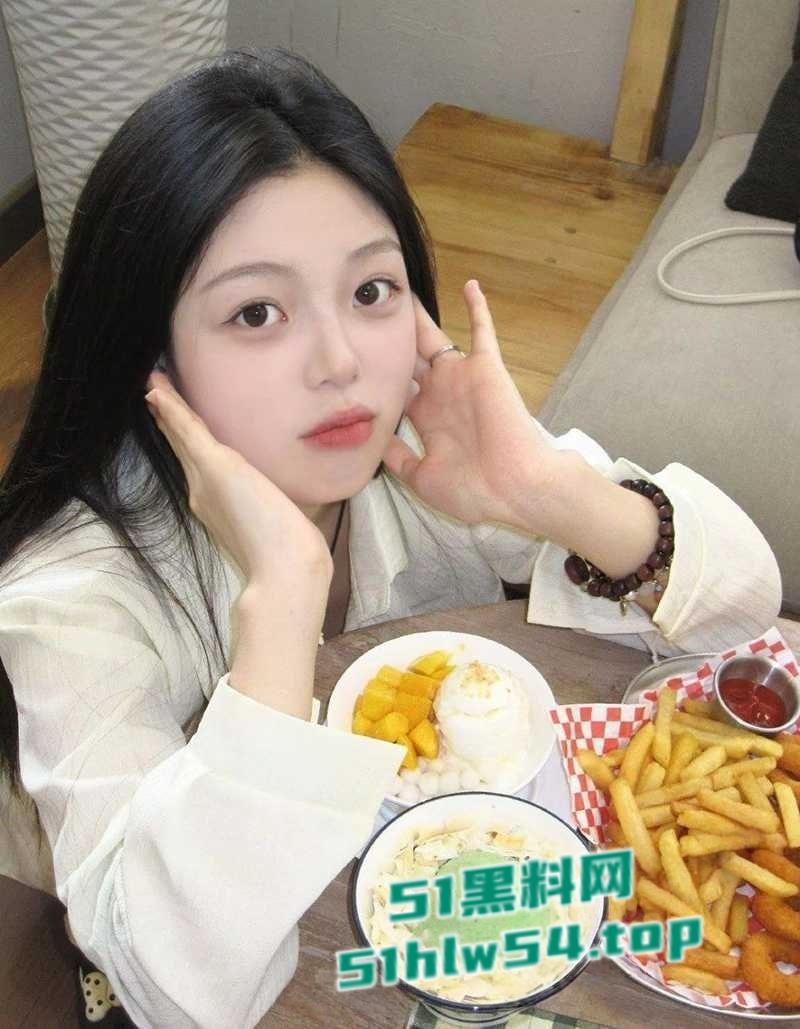 西安清纯学生妹【王思涵】被男友调教做爱视频曝光,完美露脸表情既享受又风骚!-4