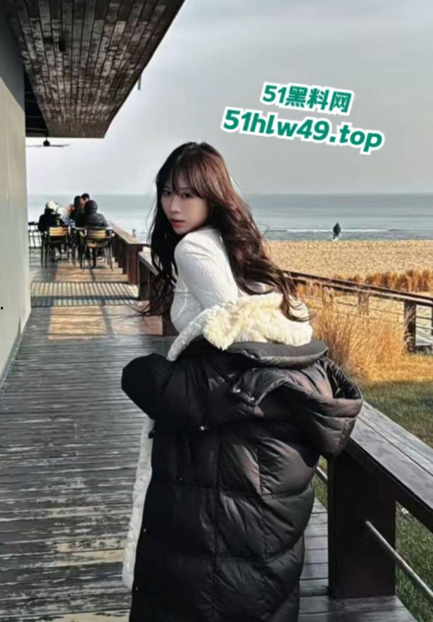 天津抖音小网红【崔玥】性感尤物,颜值超高私下骚的流水和大哥线下约炮被拍下曝光!-1