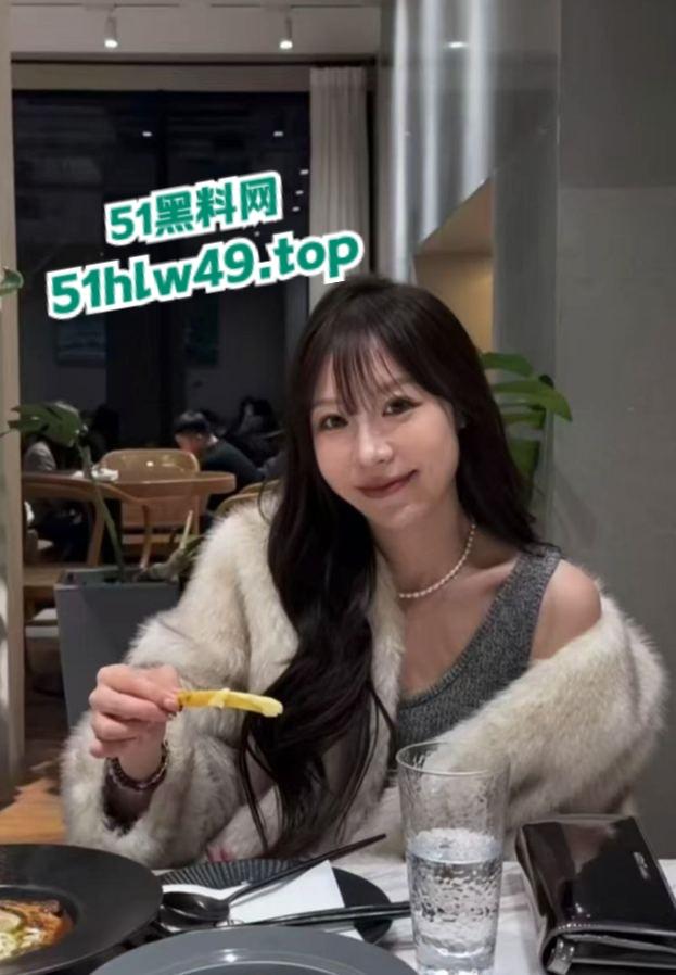 天津抖音小网红【崔玥】性感尤物,颜值超高私下骚的流水和大哥线下约炮被拍下曝光!-4