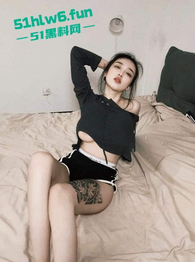 抖音网红【Aying】和男友爱爱视频流出,激情骑乘后入爆操,全程露脸呻吟不断。-6