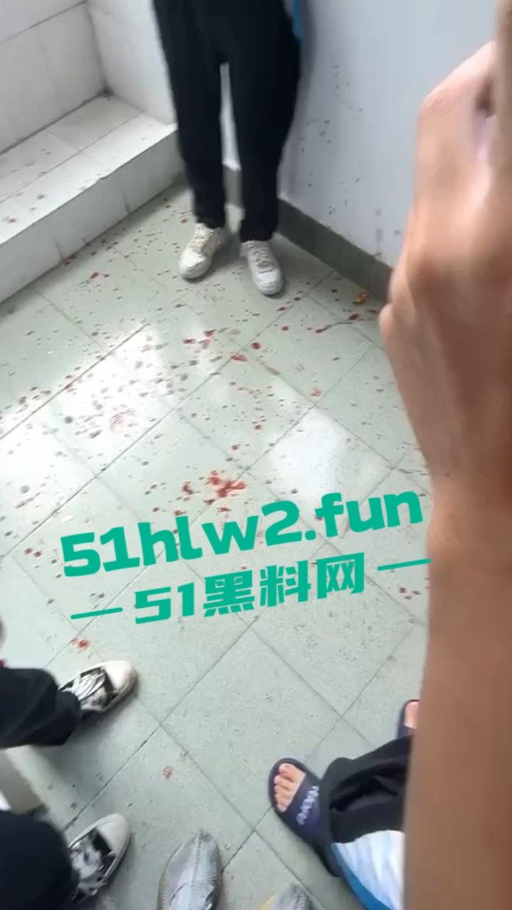 顺德中专汽修学院两男生暴揍室友,还用玻璃将其手筋挑断父母扬言要砍死两人,拒不接受和解。-4