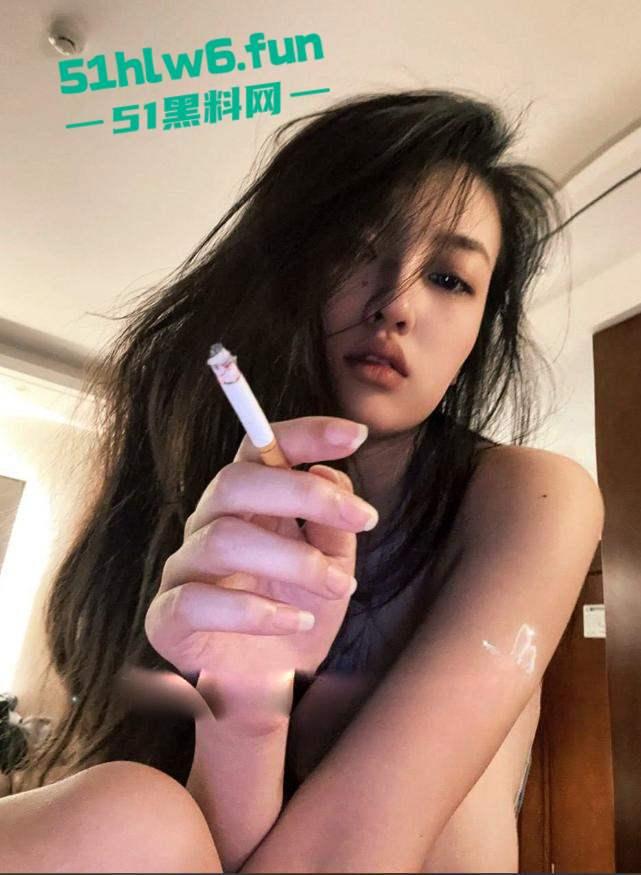 抖音网红【Aying】和男友爱爱视频流出,激情骑乘后入爆操,全程露脸呻吟不断。-8