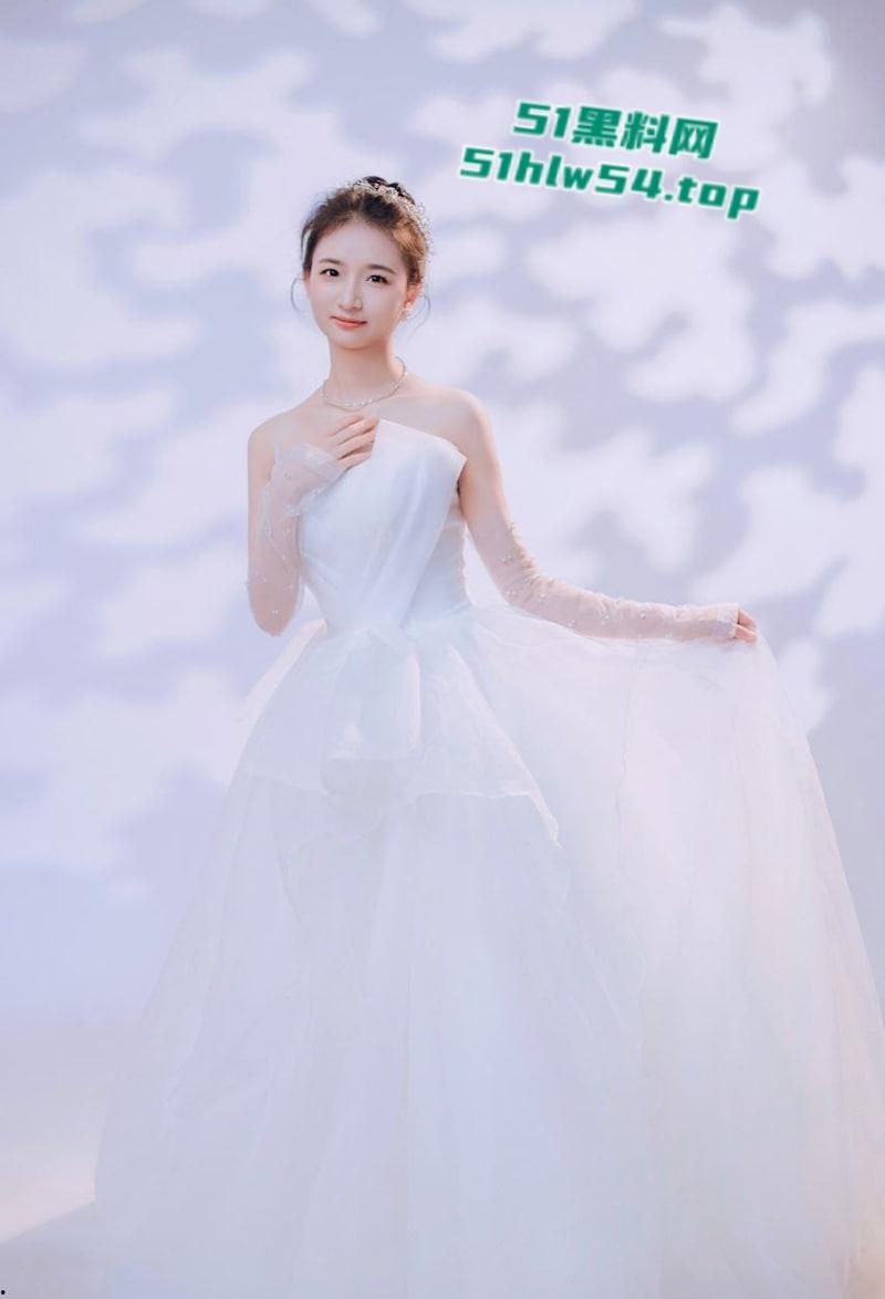 新婚美女护士【小雪】大量不雅视频被曝，出轨成性沦为性奴母狗，露脸自慰舔屌调情聊天记录更是淫荡！-4