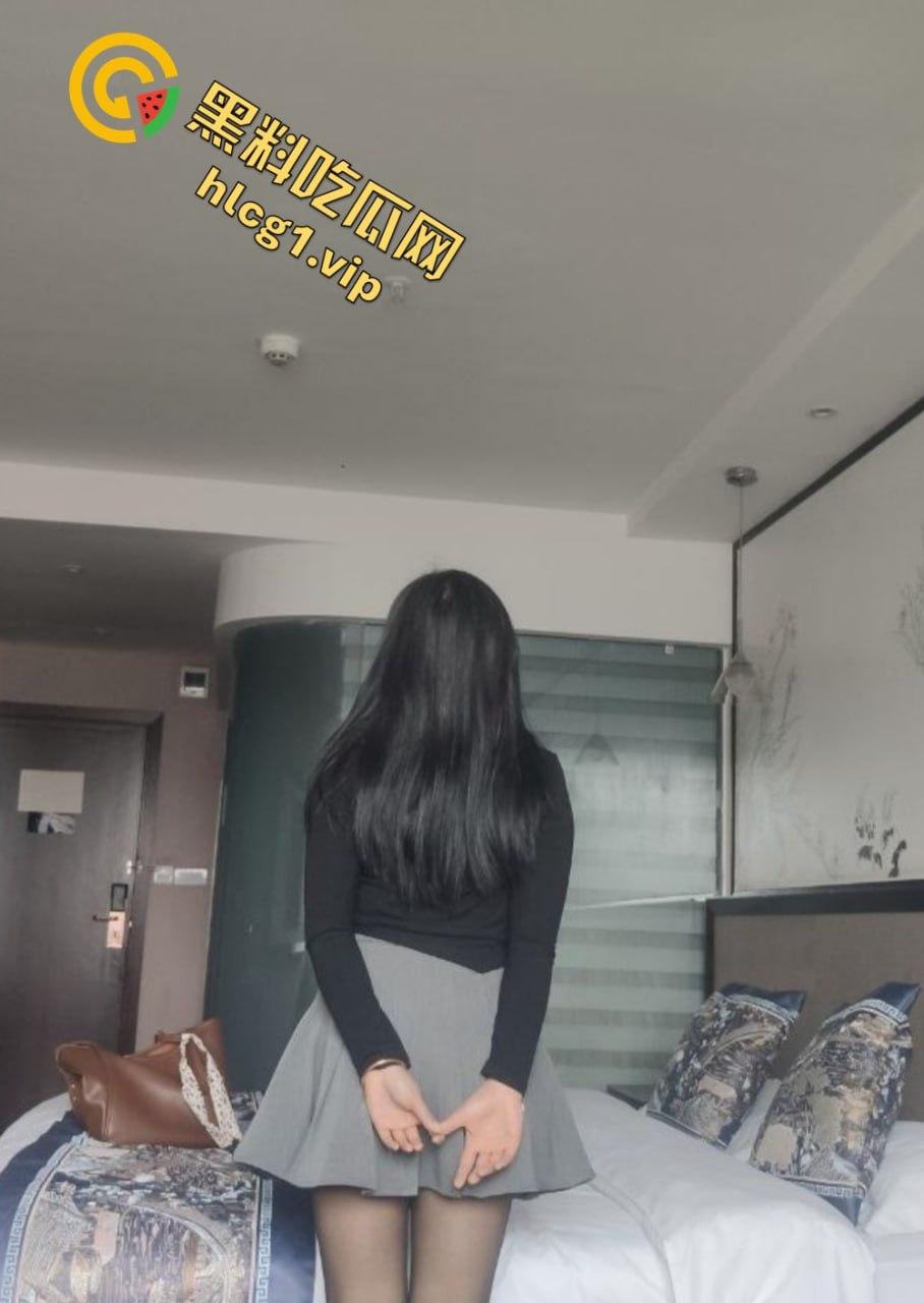 江苏酒水销售苏菲亚!已婚骚货为业绩出轨客户!酒店送炮视频曝光!黑丝揉逼场面火辣!-5