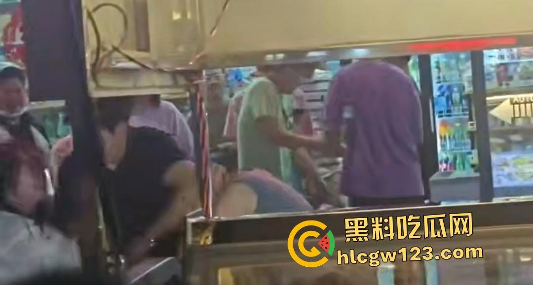 35岁渣男吃货店被A8富婆老婆抓奸!白裙怒撕灰裙小三,小伙子给你机会不中用呀!-3