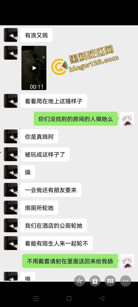 卧槽这谁老婆?绿帽男把女友献给群友露出调教,跪地爬行喊爸爸,母狗模式全开玩疯了!-3