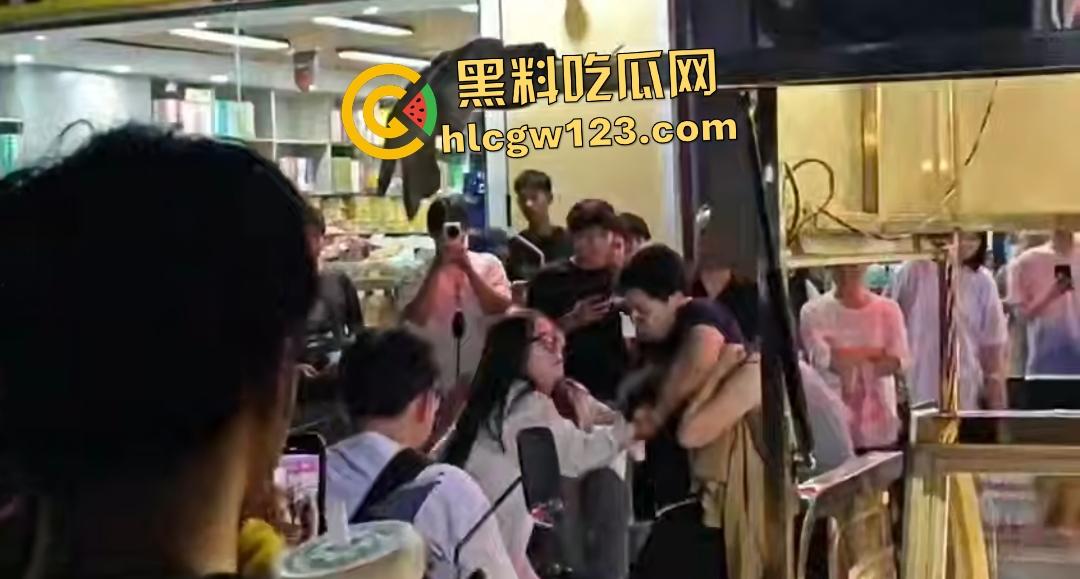 35岁渣男吃货店被A8富婆老婆抓奸!白裙怒撕灰裙小三,小伙子给你机会不中用呀!-4