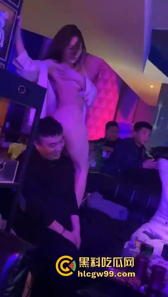 玩归玩闹归闹夜店里面别拍照!大城市夜店精彩瞬间流出,都是极品身材的骚货,还是你们会玩!-8