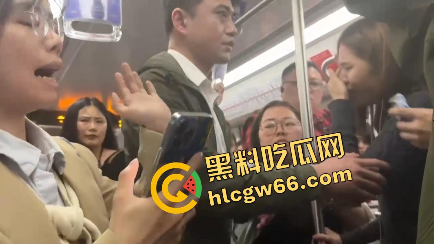 北京地铁飞机哥裤链一拉当场开演,结果精液飙偏射人屁股,妹子一边哭一边喊变态!-10