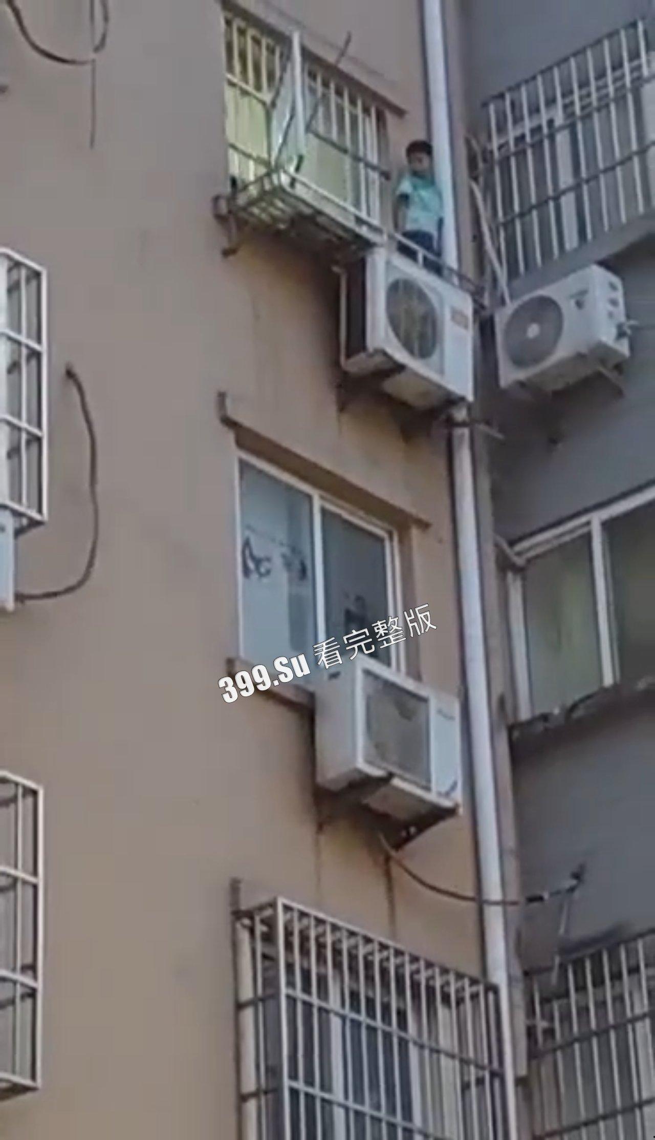 安徽合肥 男孩被母亲棍棒追打,果断从五楼跳下-2