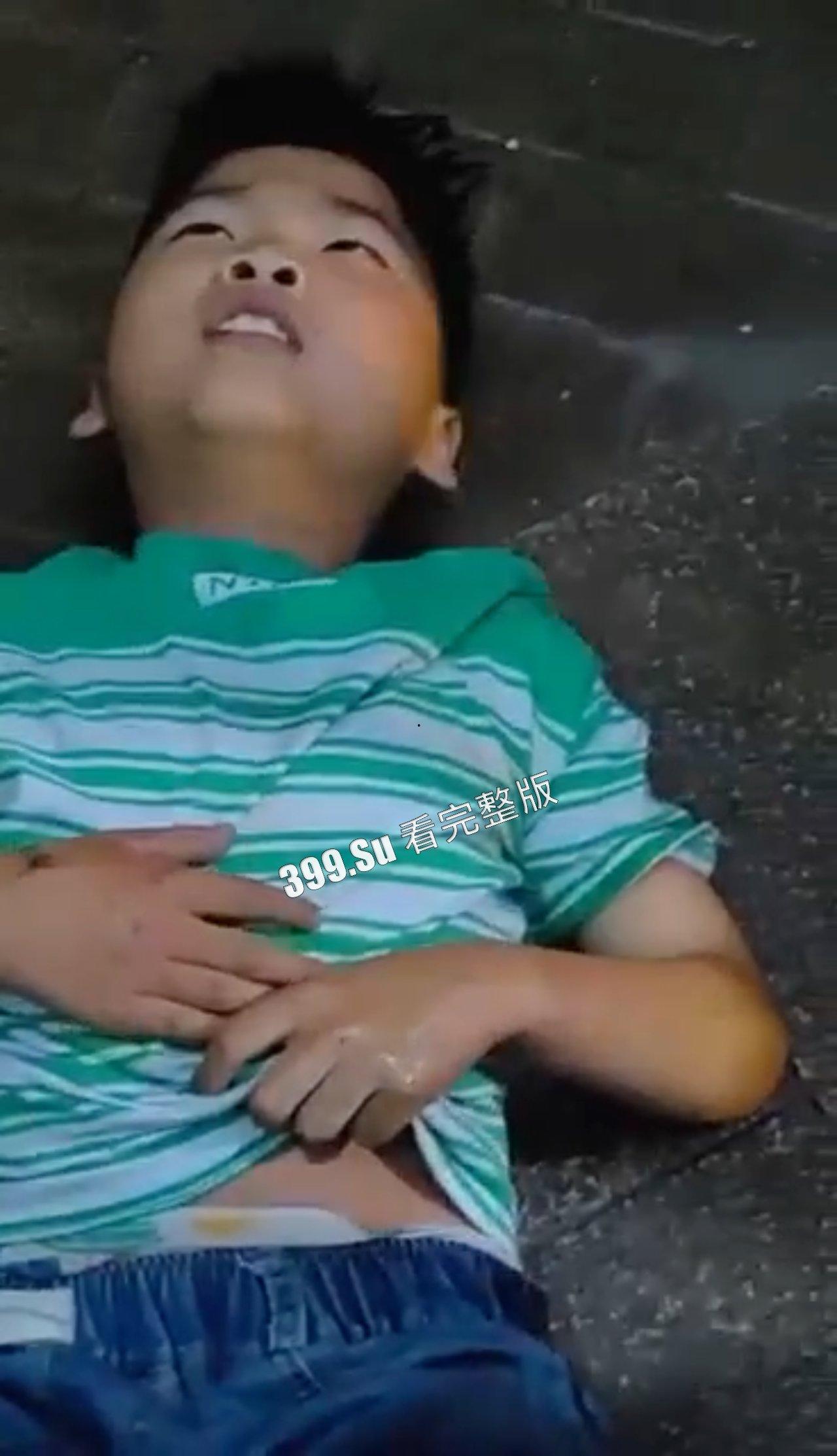 安徽合肥 男孩被母亲棍棒追打,果断从五楼跳下-4