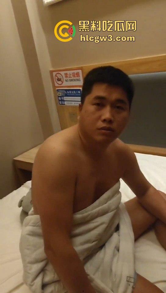 瓜友爆料山东狼友,洗澡脱光还没上钟就被老婆抓,这钱退不退?老婆说饭都吃不上了你还跑出来浪!-4